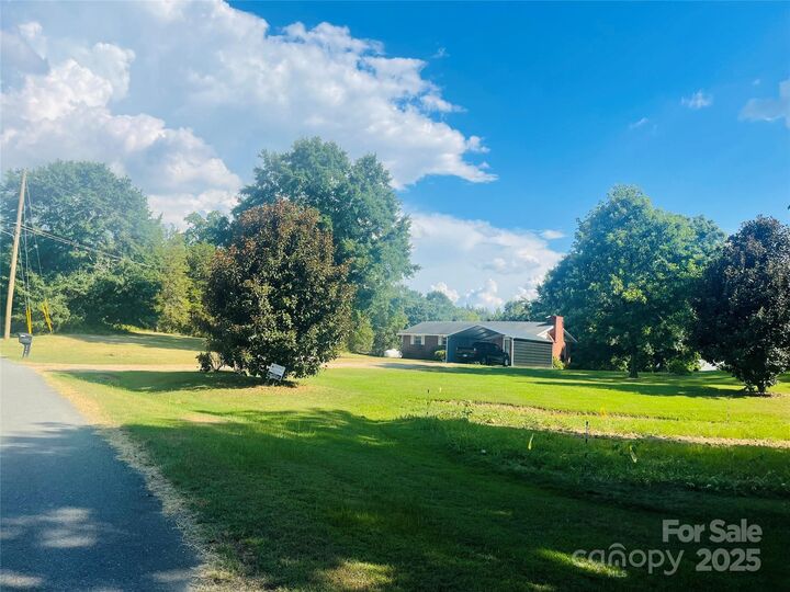 Property Photo: 2616 Wildlife Road NC 28214