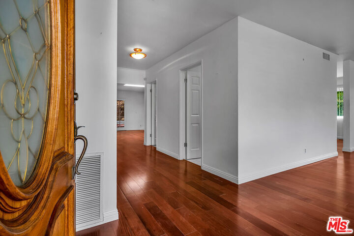 Property Photo: 2925 Dona Susana Dr CA 91604