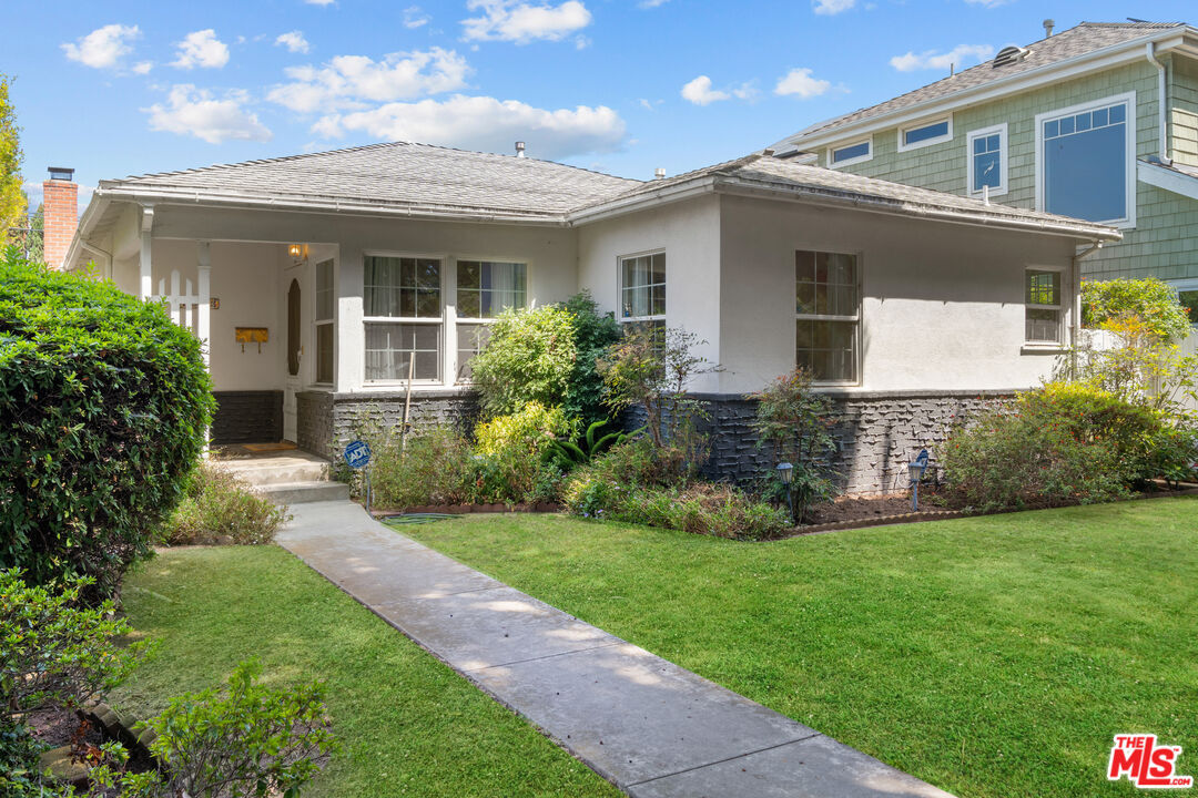 Property Photo: 1333 Grant St CA 90405