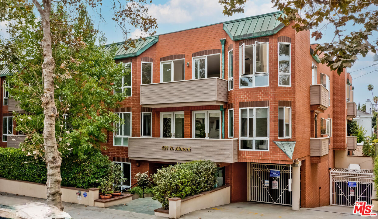 Property Photo: 121 N Almont Dr CA 90211