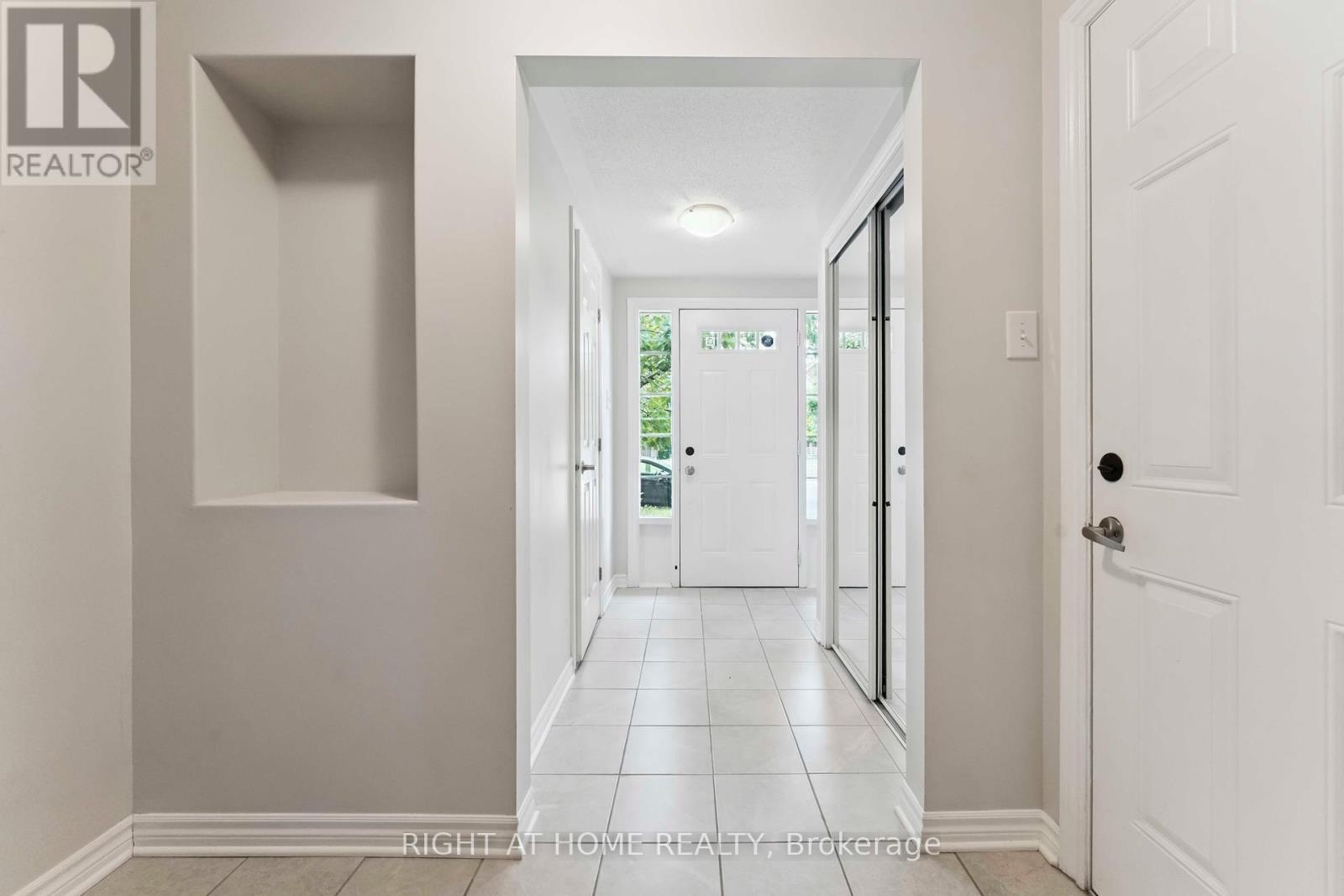 Photo de la propriété: 1011 Andora Avenue ON K2J 0K4