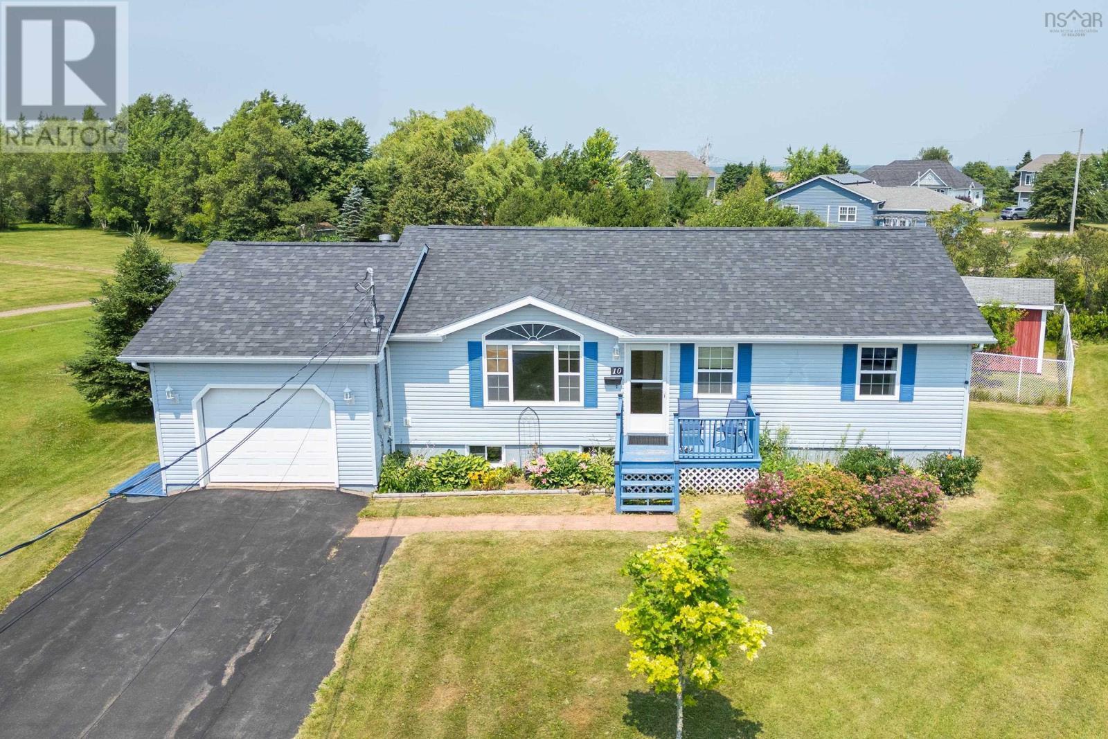 Property Photo: 10 Garden Court NS B4H 4R8