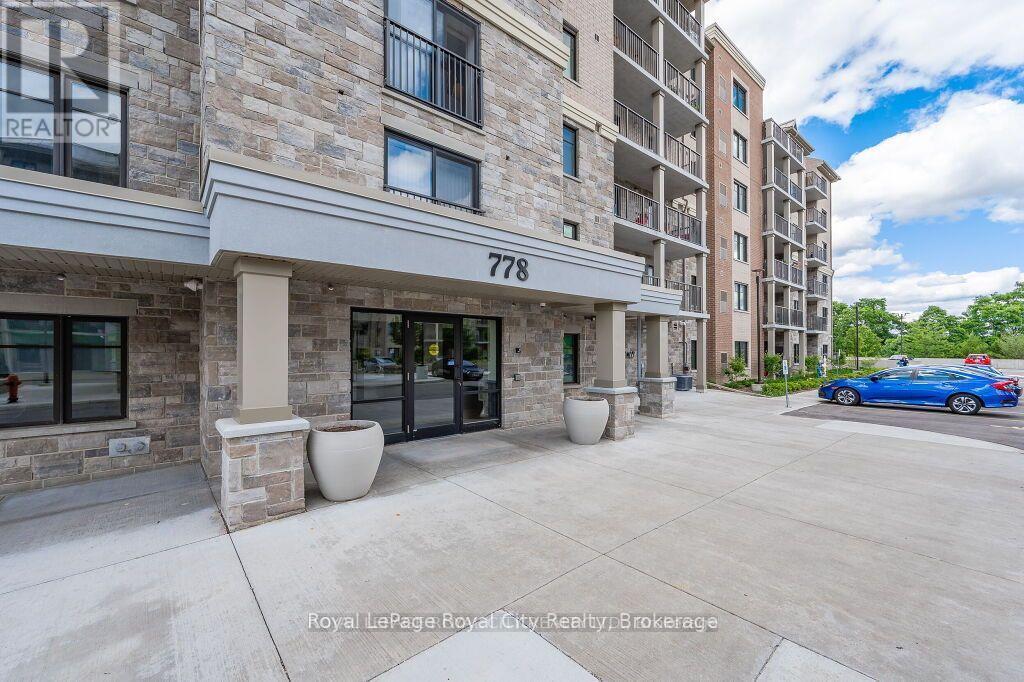 Property Photo: 778 Laurelwood Drive 104 ON N2V 0G3
