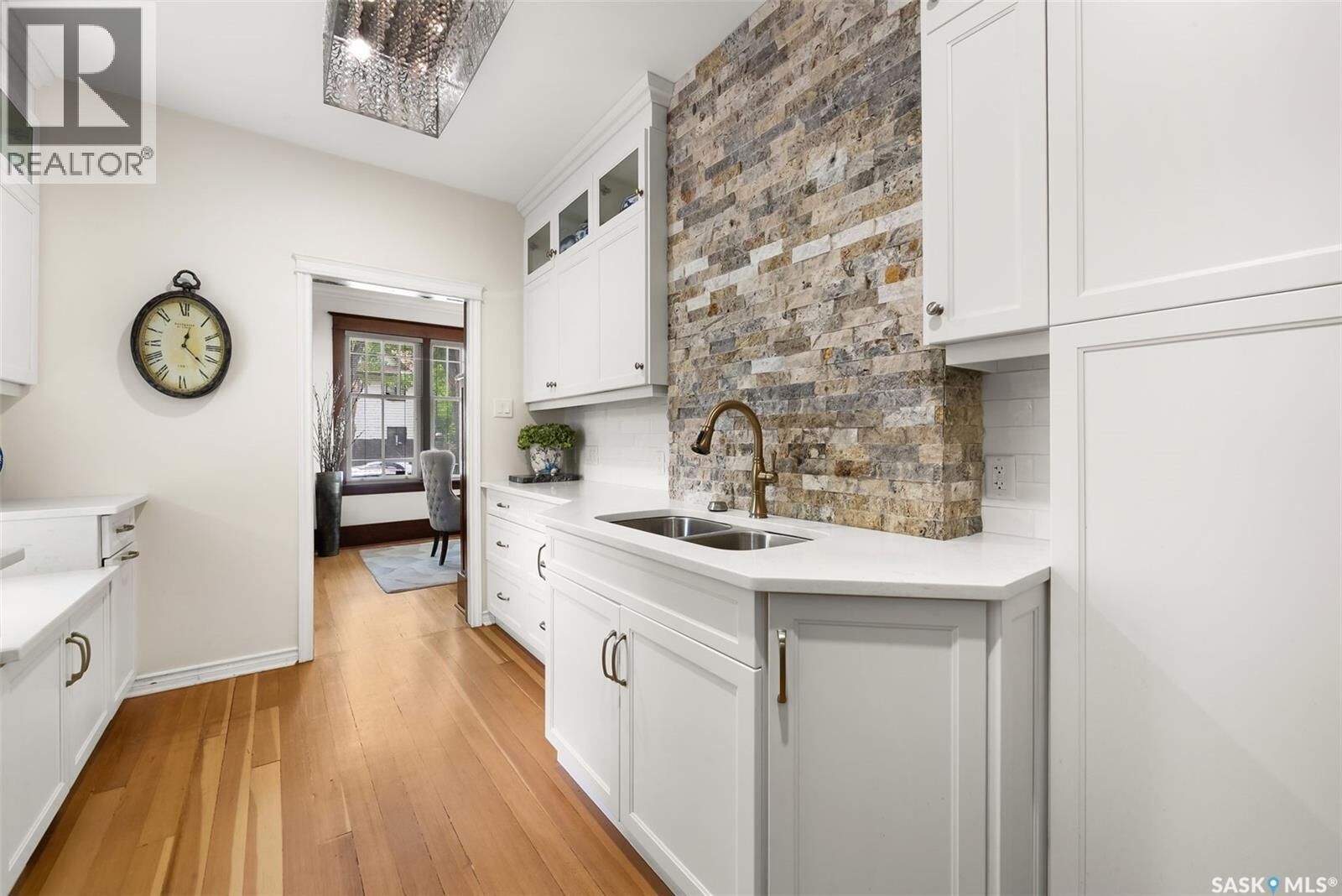 Property Photo:  1706 15th Avenue  SK S4P 0Z7 