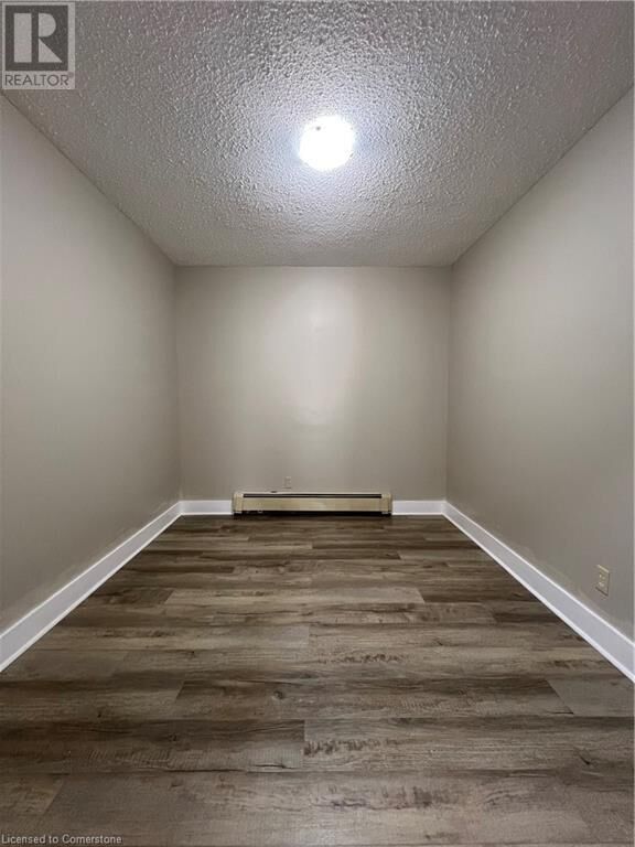 Photo de la propriété:  827 King Street East 3  ON N3H 1V8 