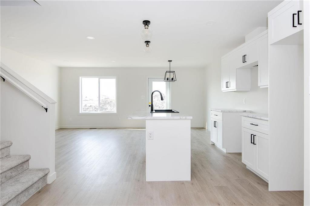 Property Photo:  53 Kootenay Way  MB R5G 2Y1 