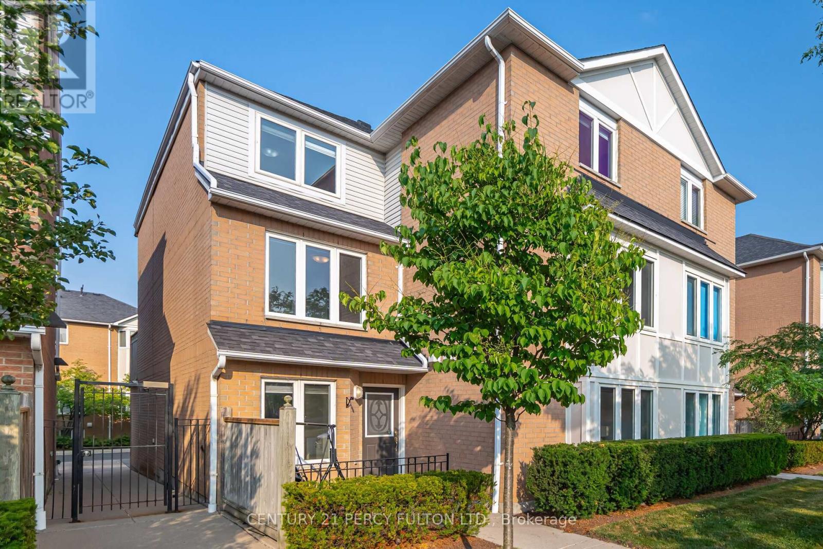 Property Photo:  29 Mondeo Drive  ON M1P 5B6 