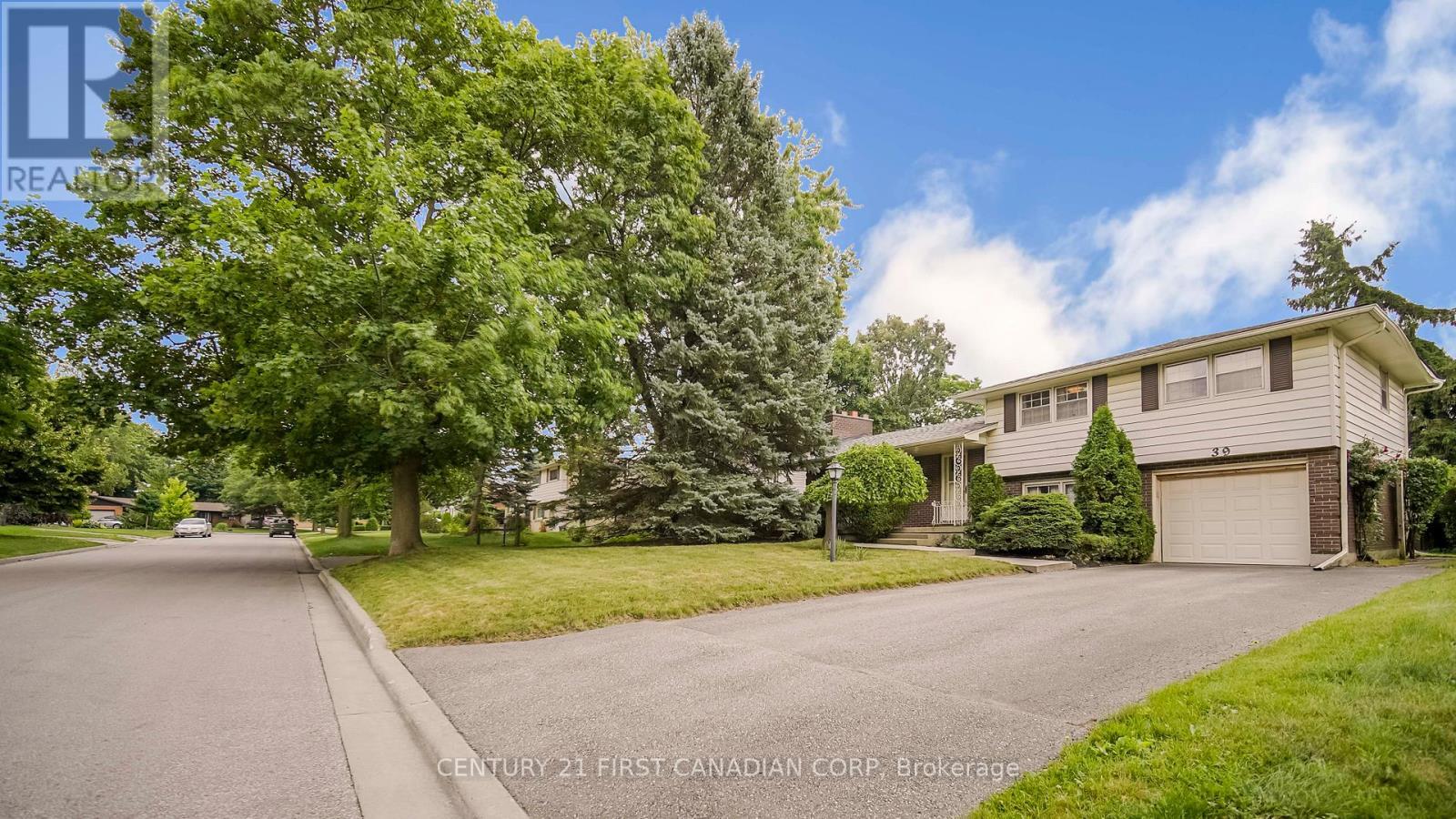 Property Photo:  39 Torrington Crescent  ON N6C 2V8 