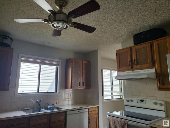 Property Photo:  18916 86A Av NW  AB T5T 4X8 