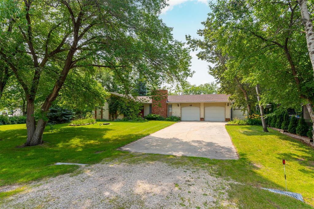 Property Photo:  68 Oakview Avenue  MB R5G 1H2 