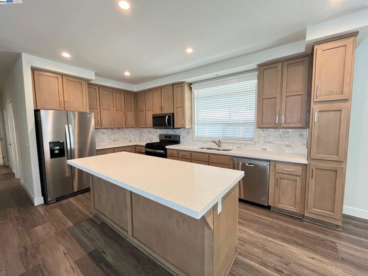 Property Photo: 1587 Delemos Ave CA 94544