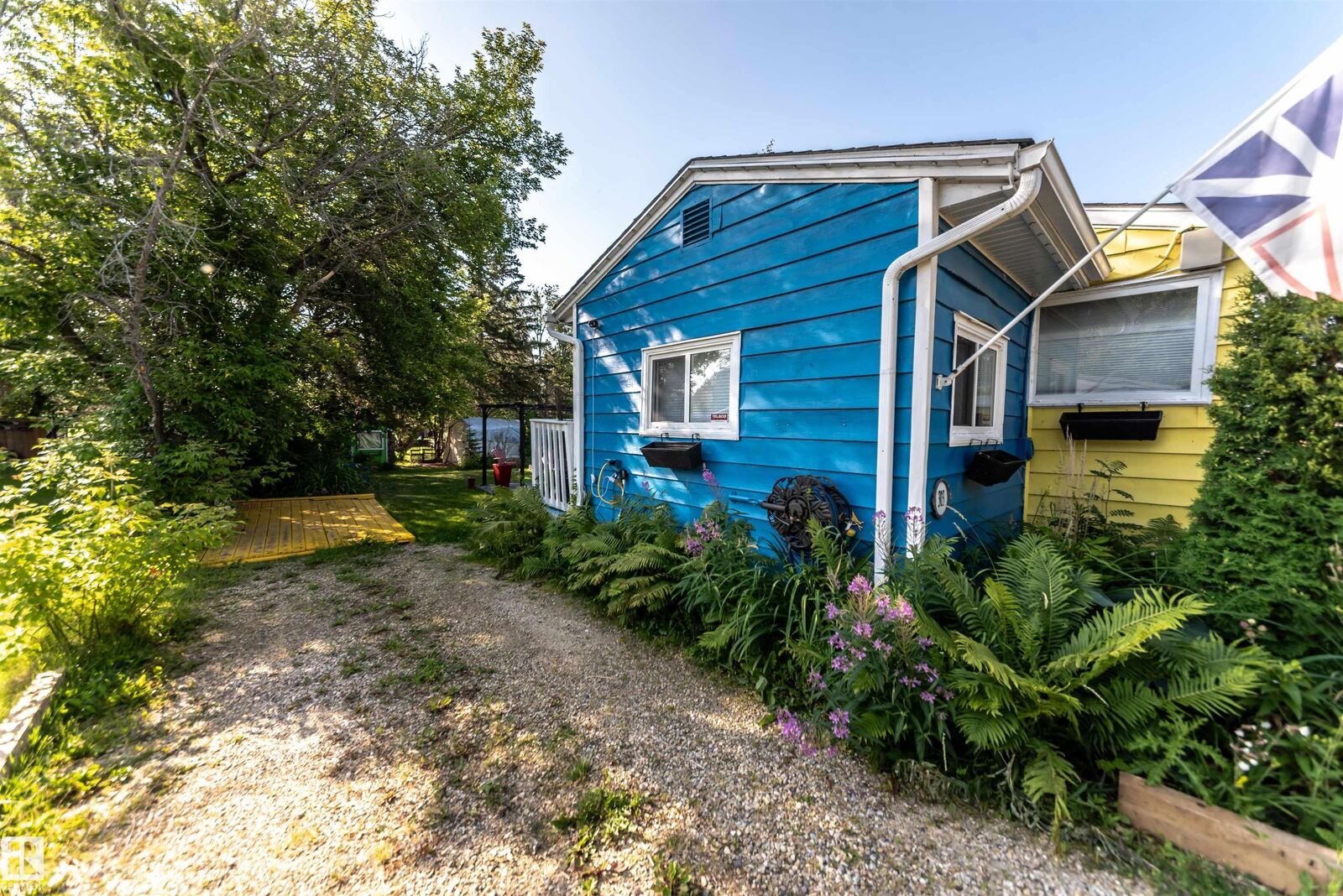 Property Photo: 303 3 Street AB T0E 1A0