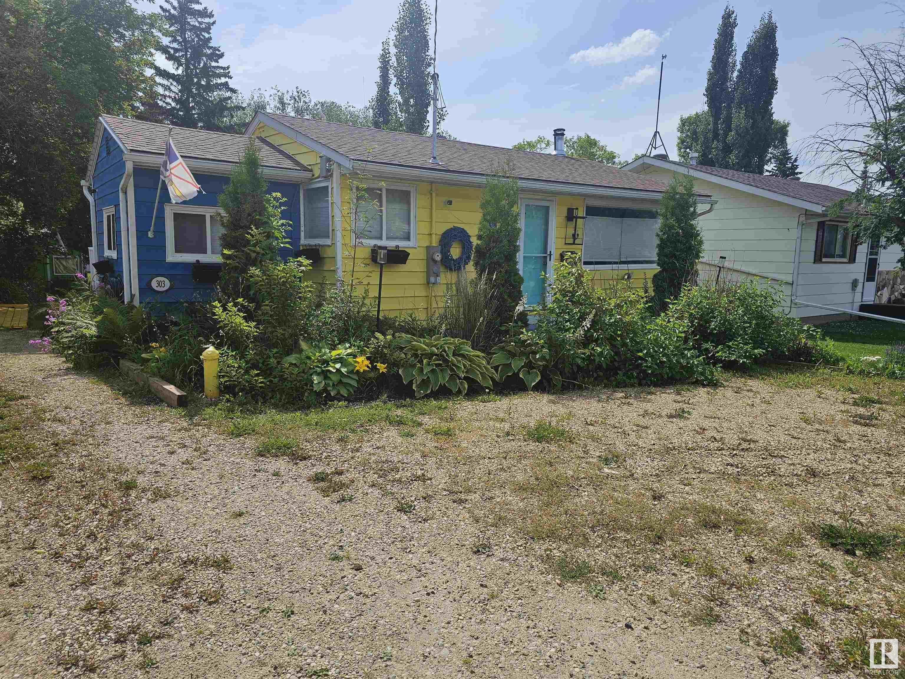 Property Photo:  303 3 Street  AB T0E 1A0 