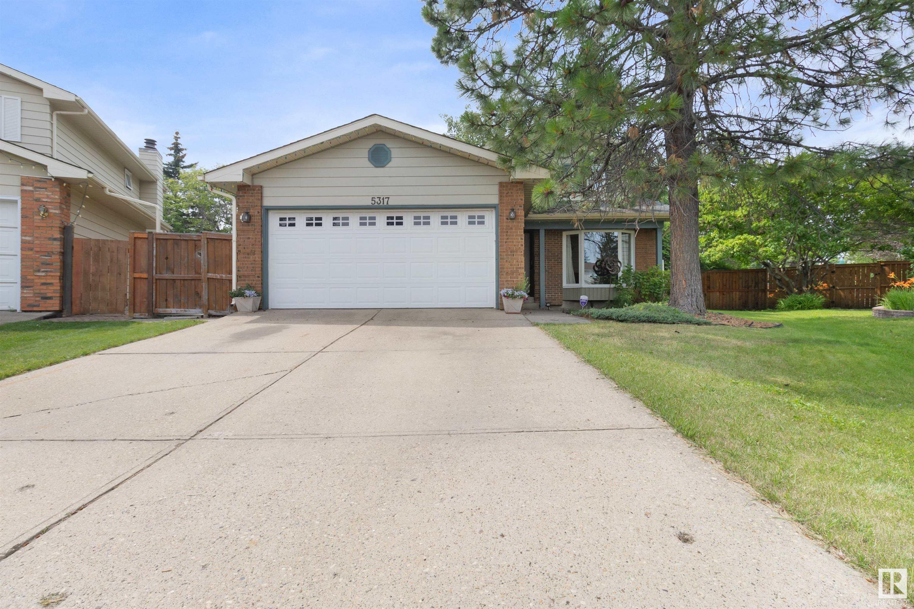 Property Photo:  5317 38A Avenue NW  AB T6L 2J4 