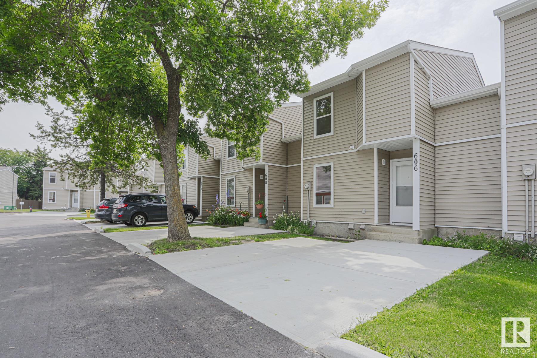 Property Photo:  606 Saddleback Road NW  AB T6J 4Z3 