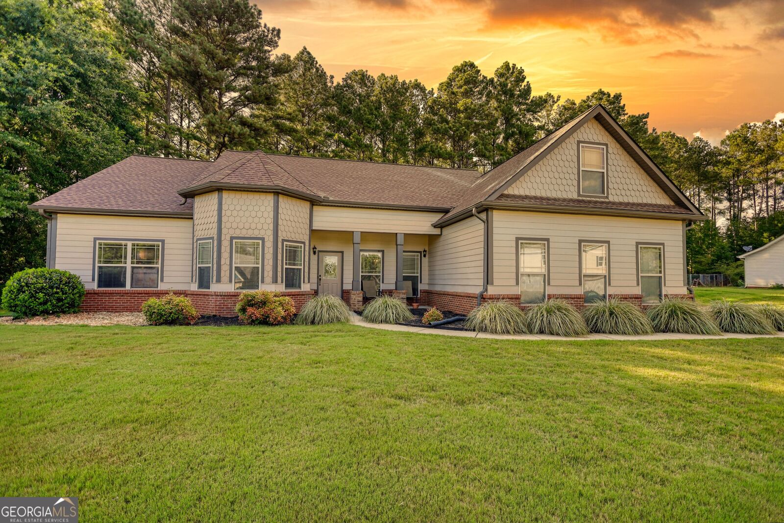 Property Photo: 185 Chimney Ridge Lane GA 30014