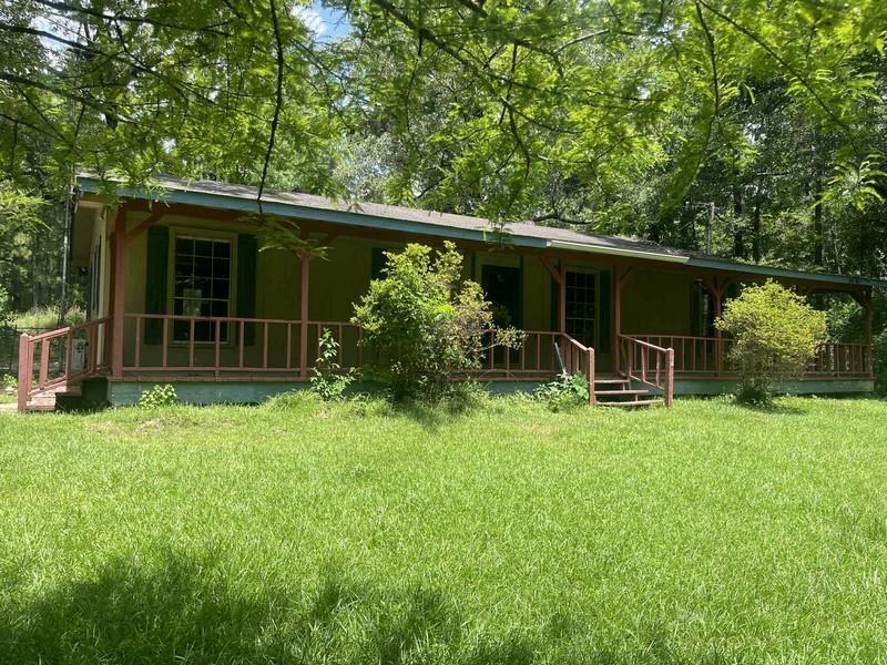 Property Photo: 5607 Donahue Ferry Road LA 71360