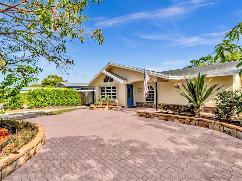 Property Photo: 2630 SW 13th St FL 33312