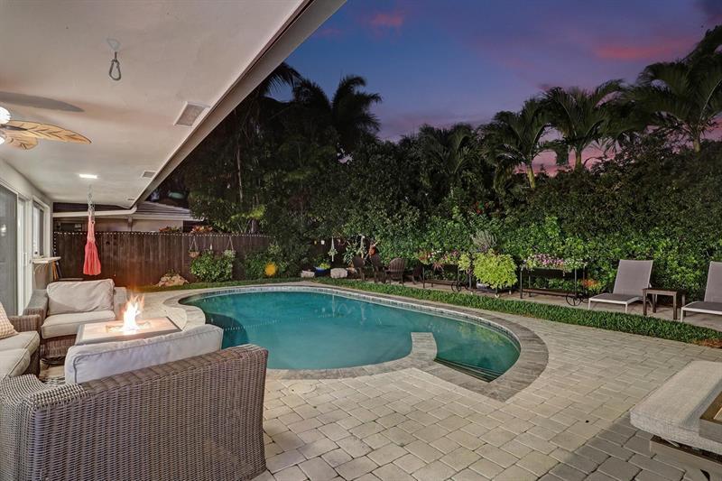 Property Photo:  2051 NE 59th Ct  FL 33308 