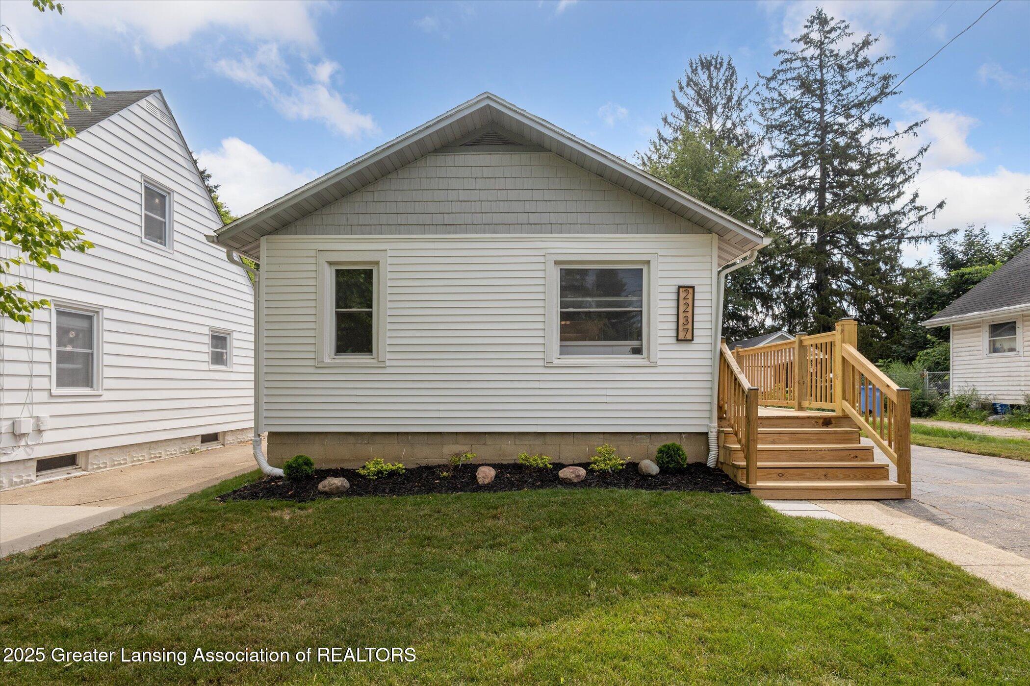 Property Photo:  2237 Sunnyside Avenue  MI 48910 