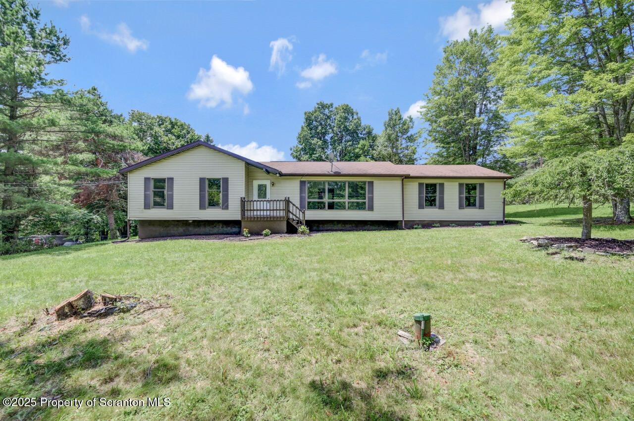 Property Photo:  55 Deer Run  PA 18444 