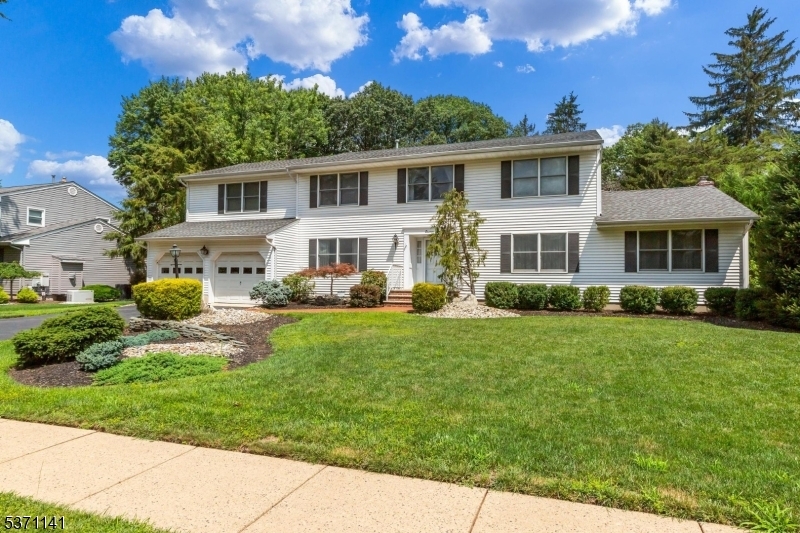 Property Photo:  18 Mulberry Ln  NJ 08820 