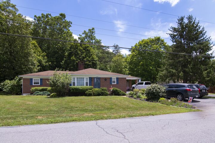 Property Photo:  220 Manor Dr  WV 24986 