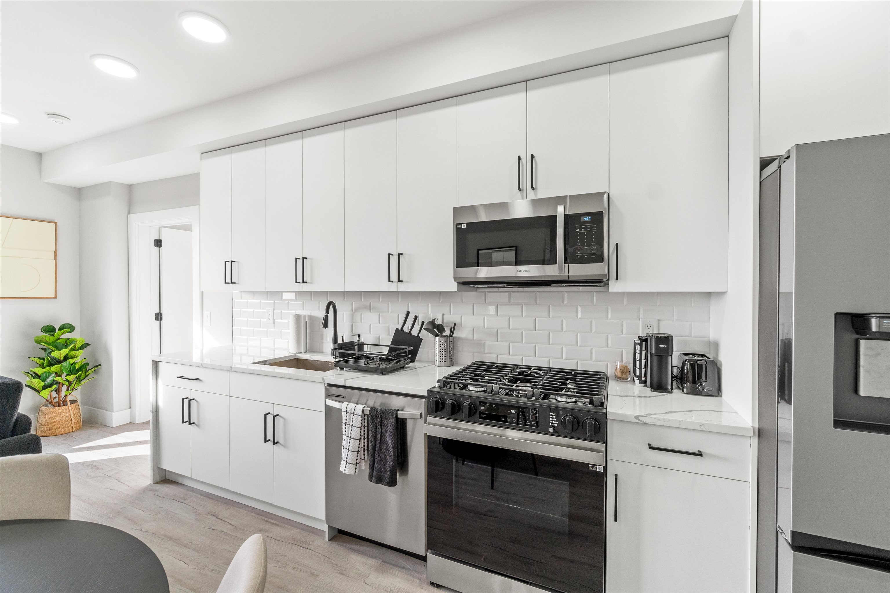 Property Photo: 80 Romaine Ave 4A NJ 07306