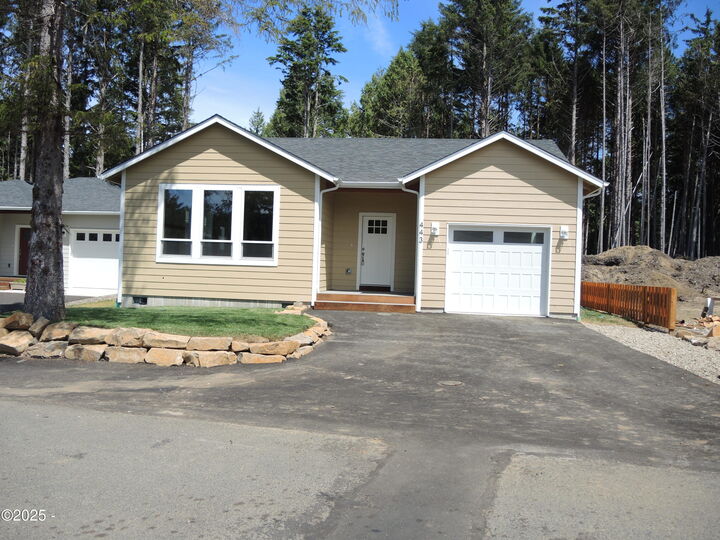 Property Photo:  443 SE Winchell Street  OR 97341 