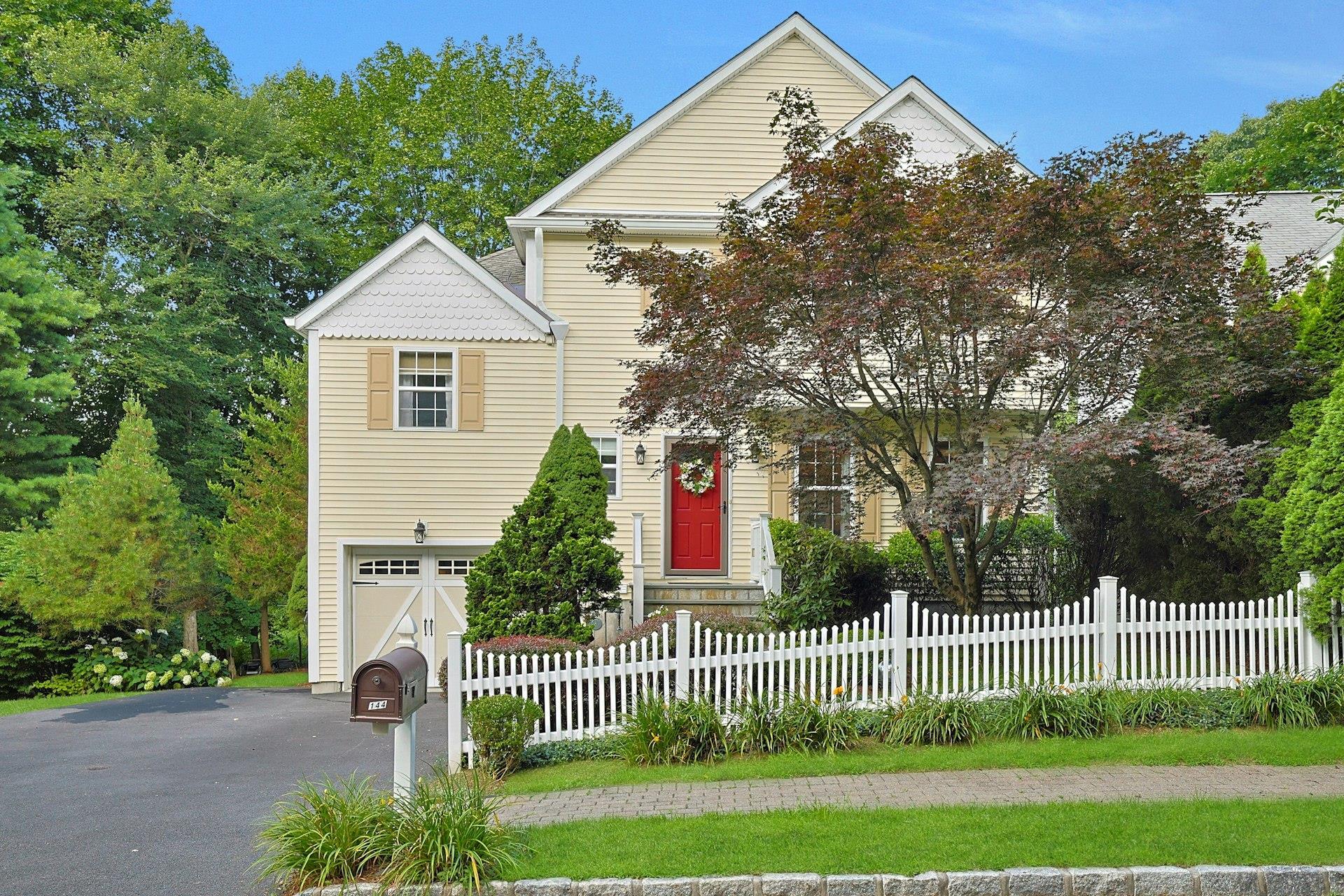 Property Photo:  144 Hungerford Road N  NY 10510 