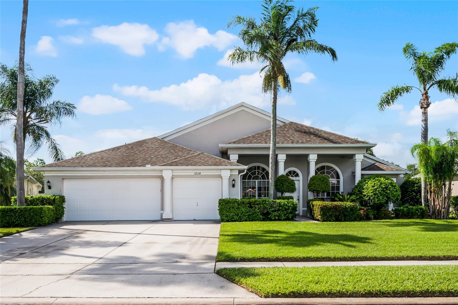 Property Photo: 3204 Hawks Ridge Point FL 34741