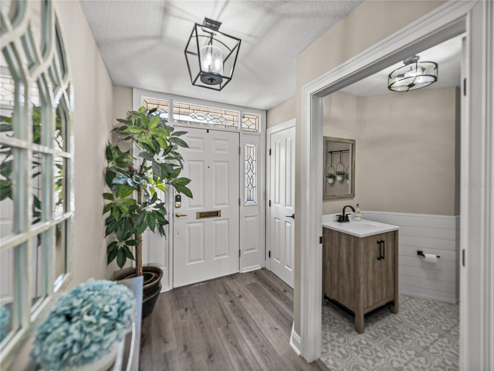 Property Photo:  2525 W Maryland Avenue B  FL 33629 