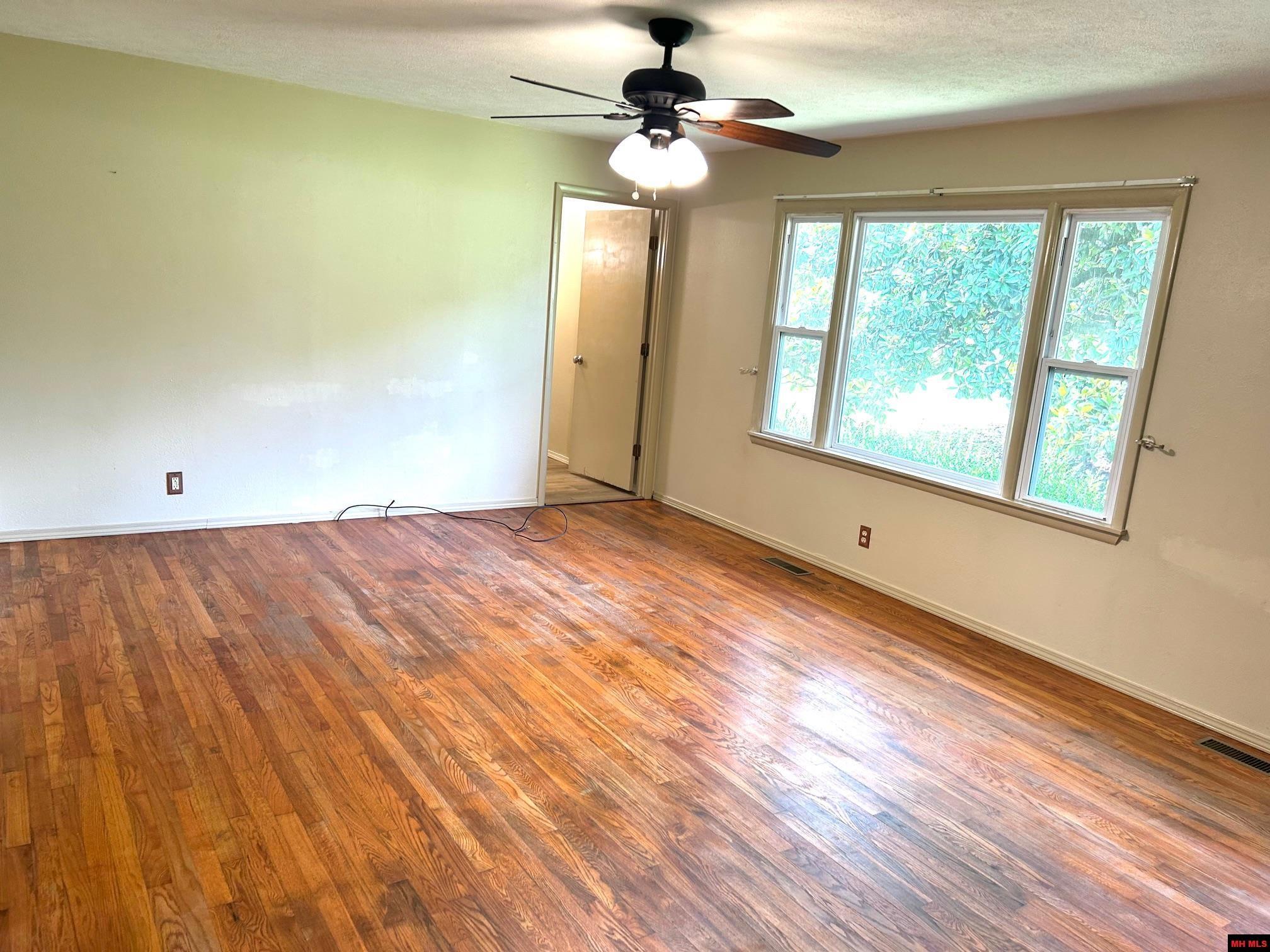 Property Photo: 802 E 6th Street AR 72653