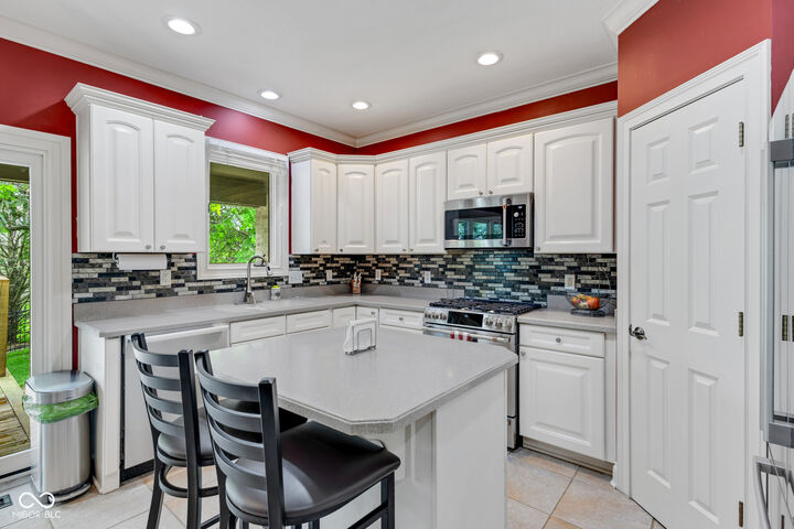 Property Photo:  7115 Franklin Parke Boulevard  IN 46259 