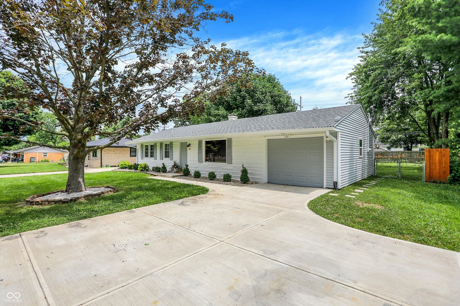 Property Photo: 525 Howard Road IN 46142