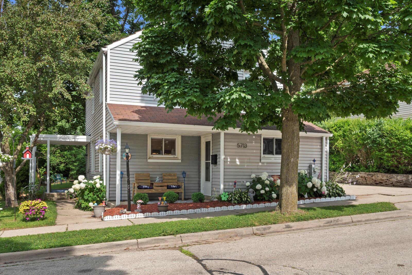 Property Photo:  5713 Clover Ln  WI 53129 