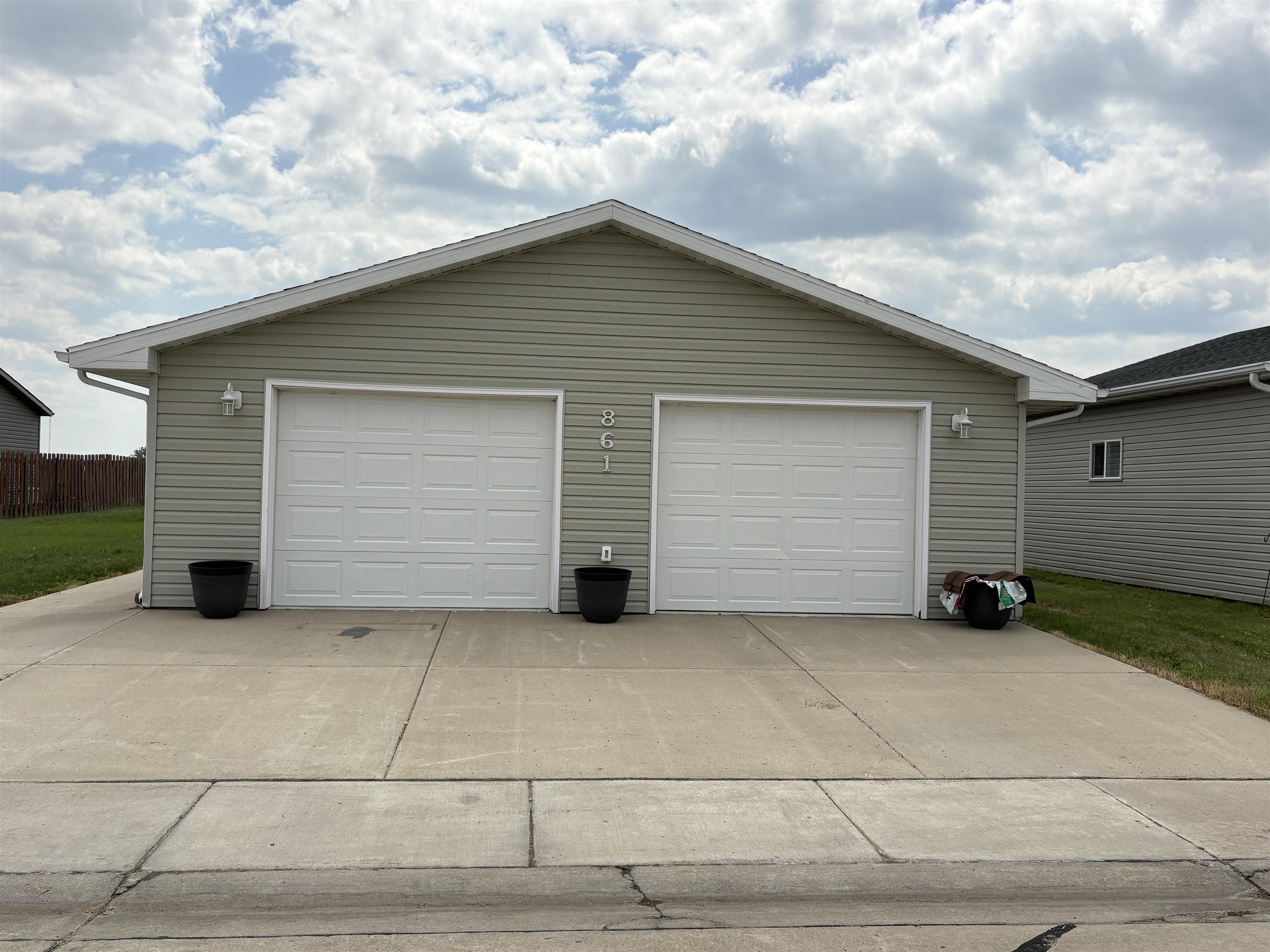 Property Photo:  861 Aster Loop  ND 58701 