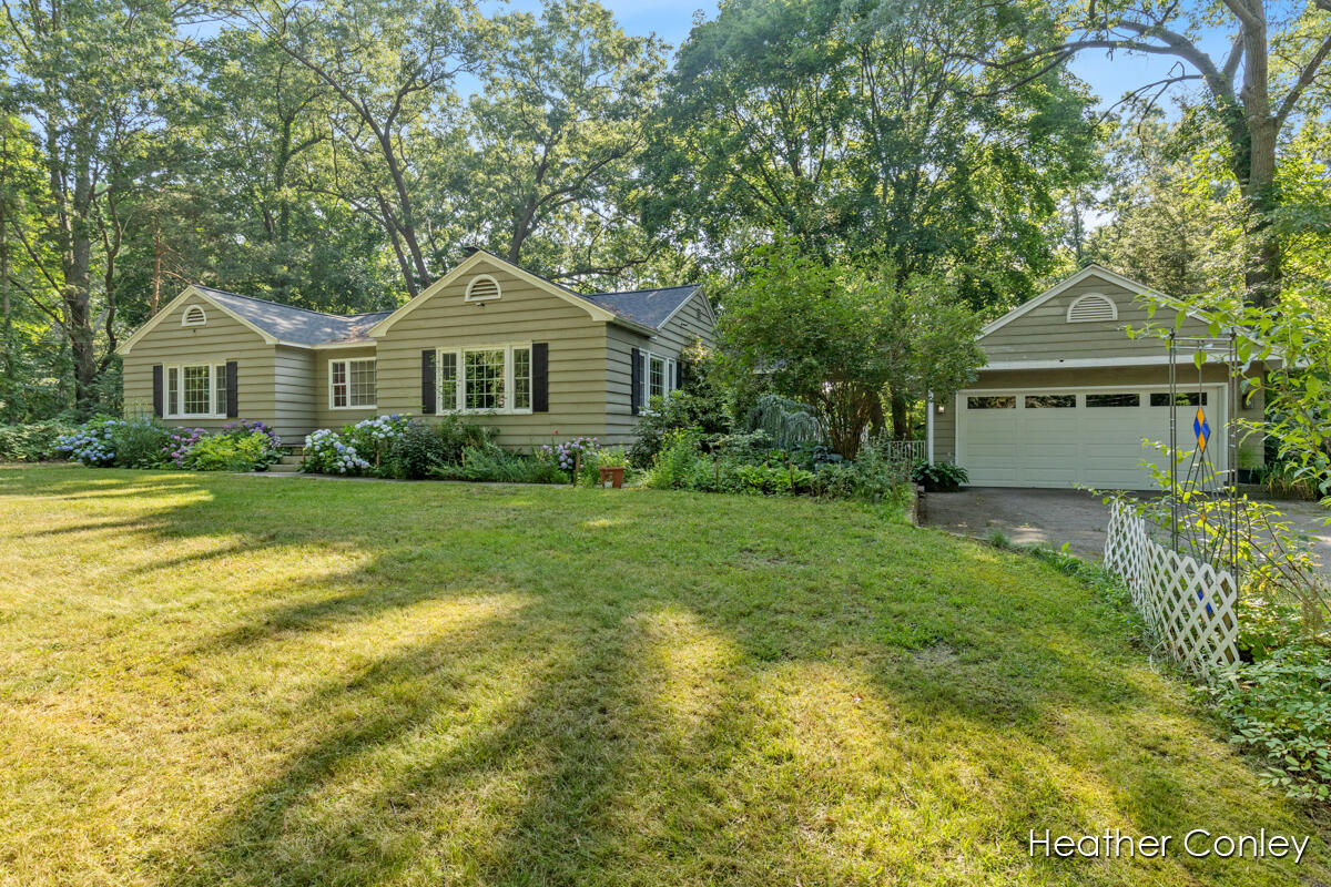 Property Photo: 18086 N Fruitport Road MI 49456