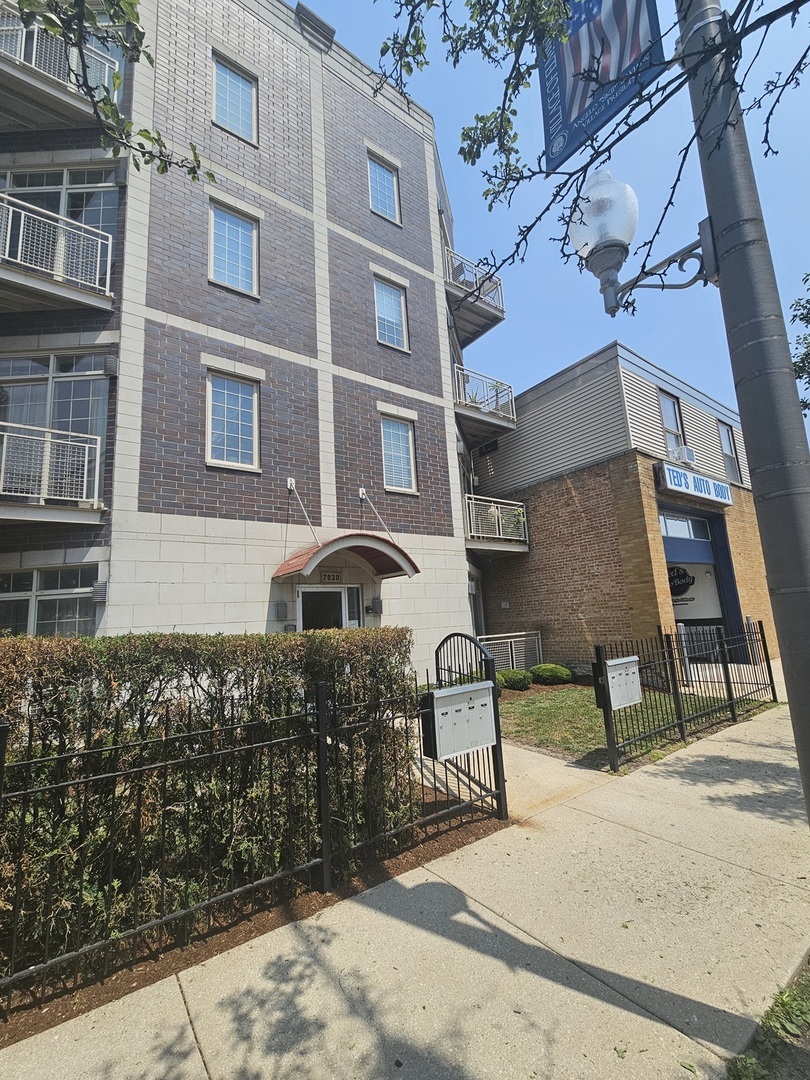 Property Photo: 7930 W Grand Avenue 2E IL 60707