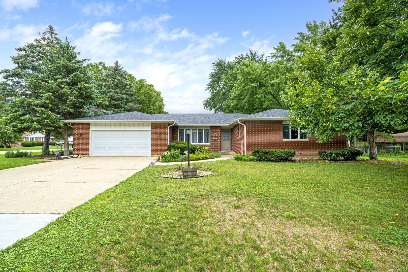 Property Photo: 1204 Prairie Lane IL 60560