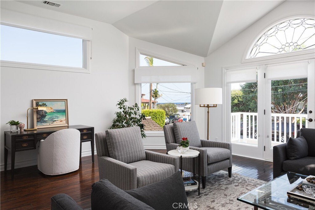 Property Photo: 212 Kings Place CA 92663