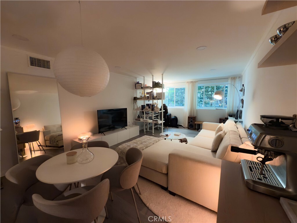 Property Photo:  532 N Rossmore Avenue 102  CA 90004 