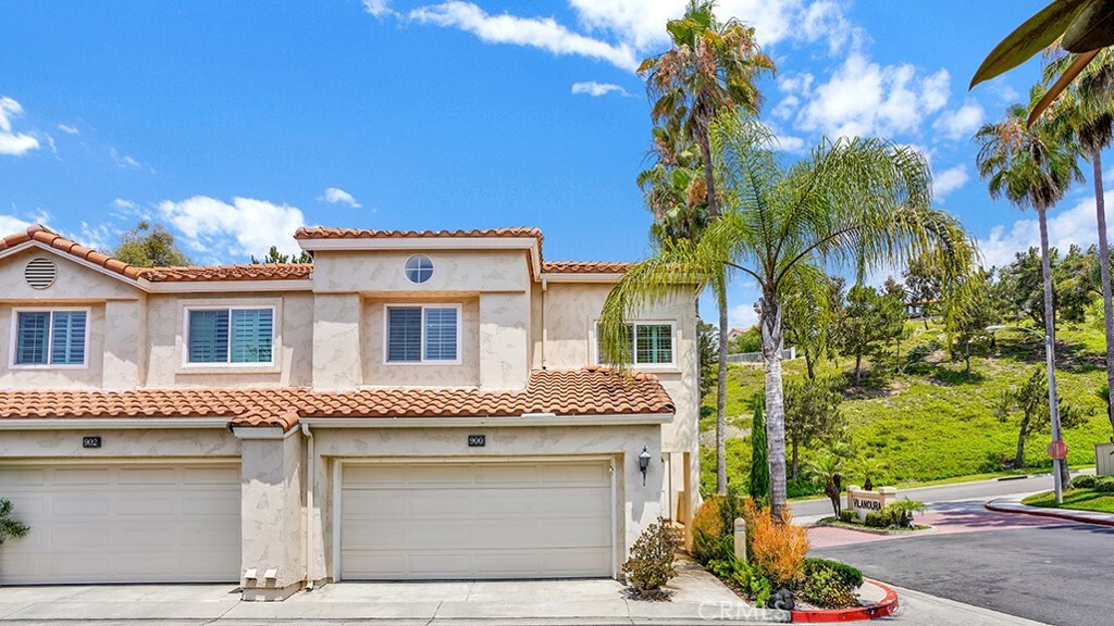 Property Photo:  900 Via Presa  CA 92672 