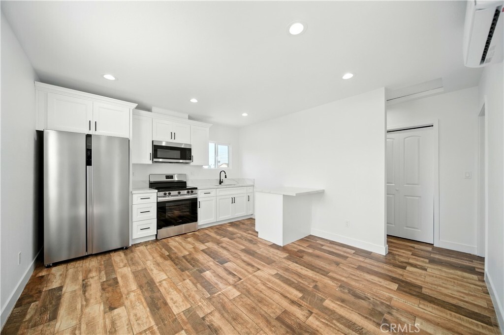 Property Photo:  521 78th W  CA 90044 
