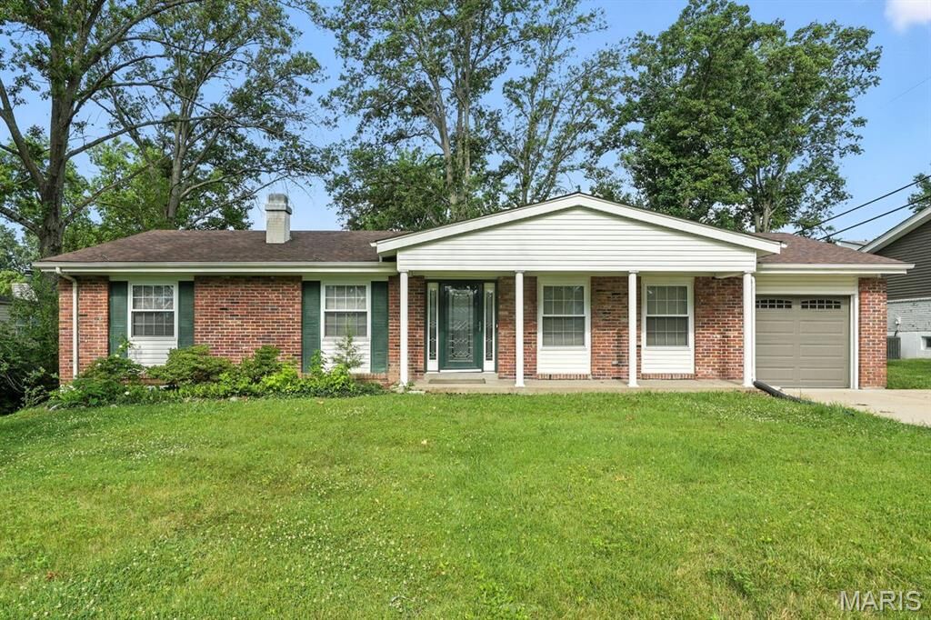 Property Photo:  809 Fernview Drive  MO 63141 