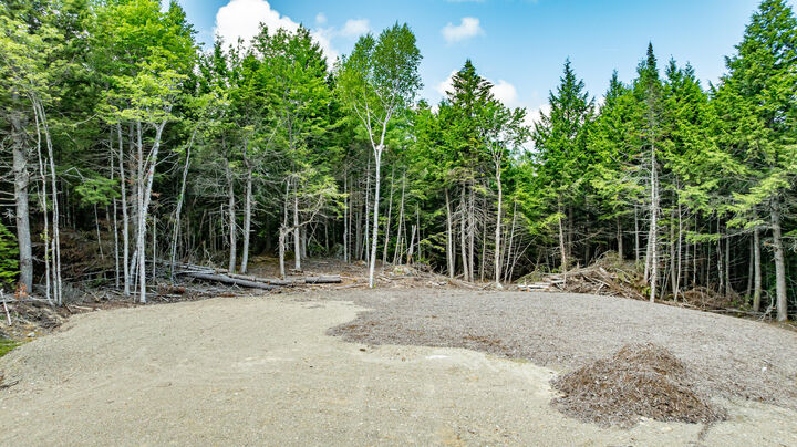 Property Photo:  007 009  ME 04605 