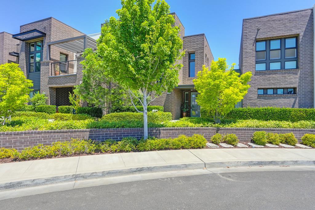 Property Photo:  3335 McKinley Village Way  CA 95816 