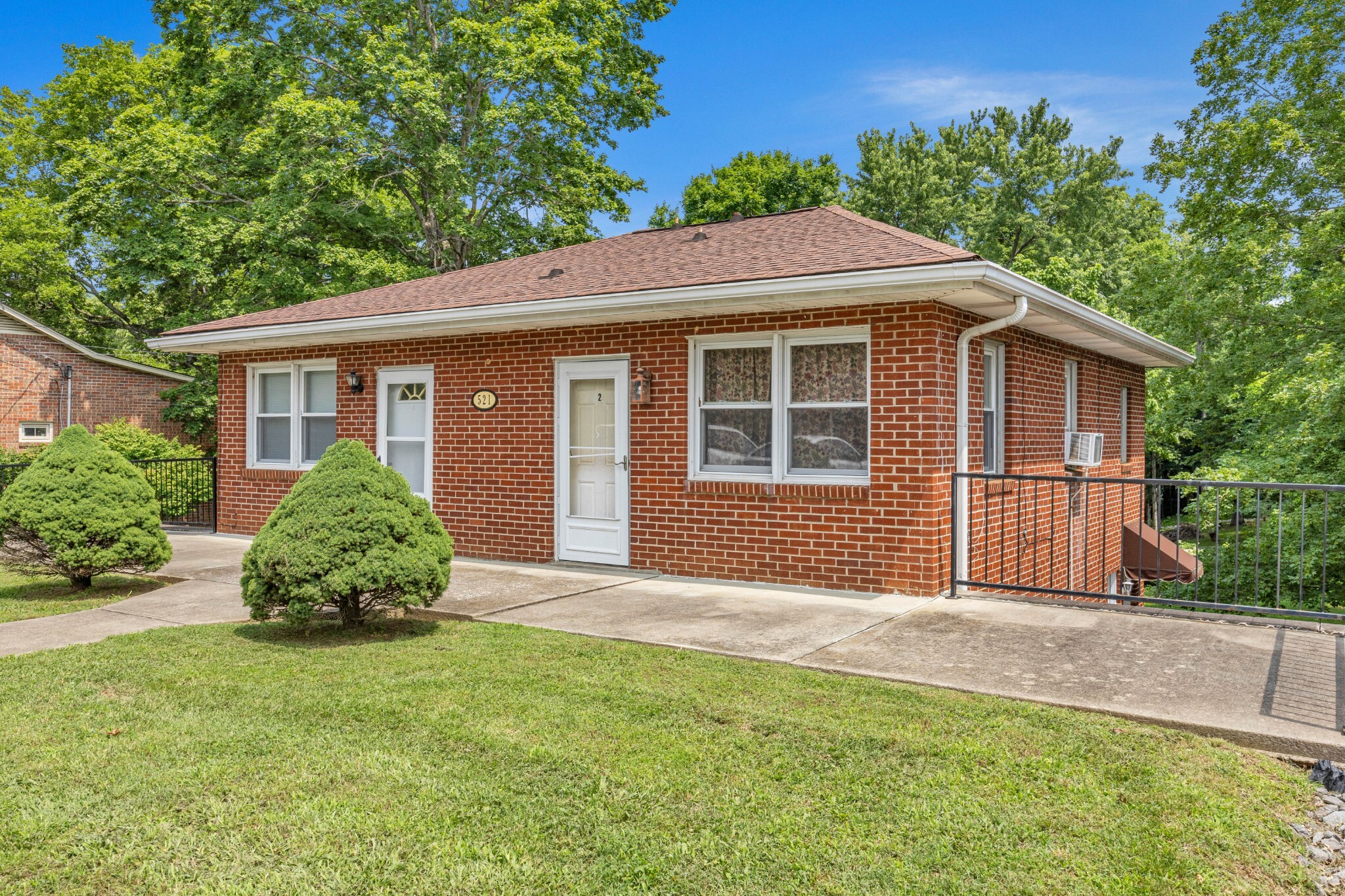 Property Photo: 521 Hawkins Rd TN 37040