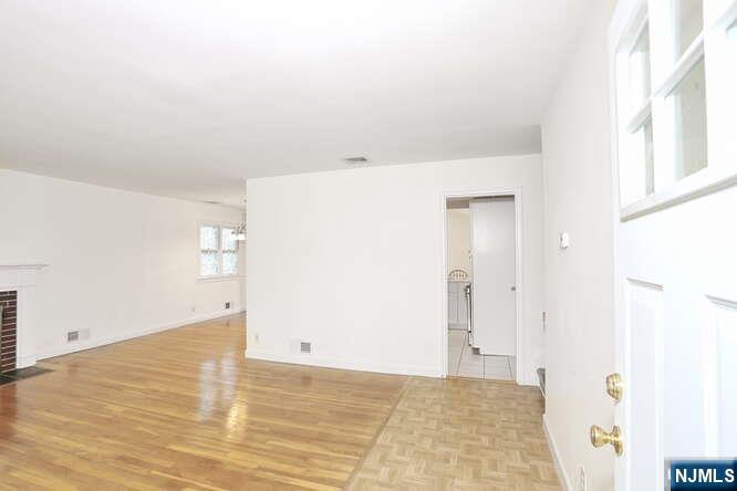 Property Photo:  9 Pearl Road  NJ 07624 