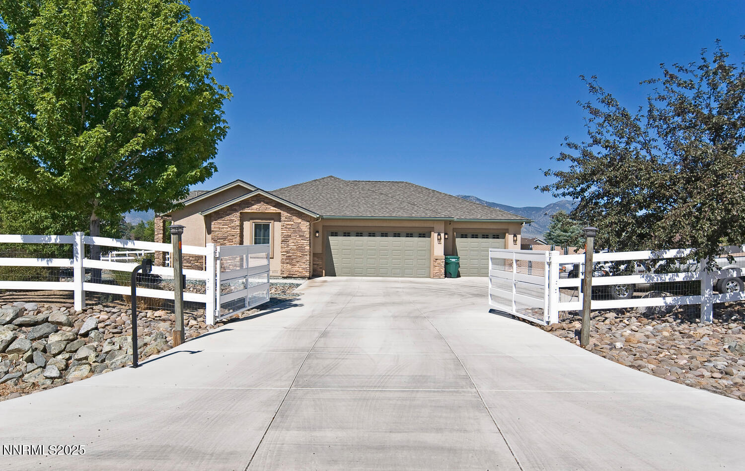 Property Photo: 1572 Amber Rose Drive NV 89423